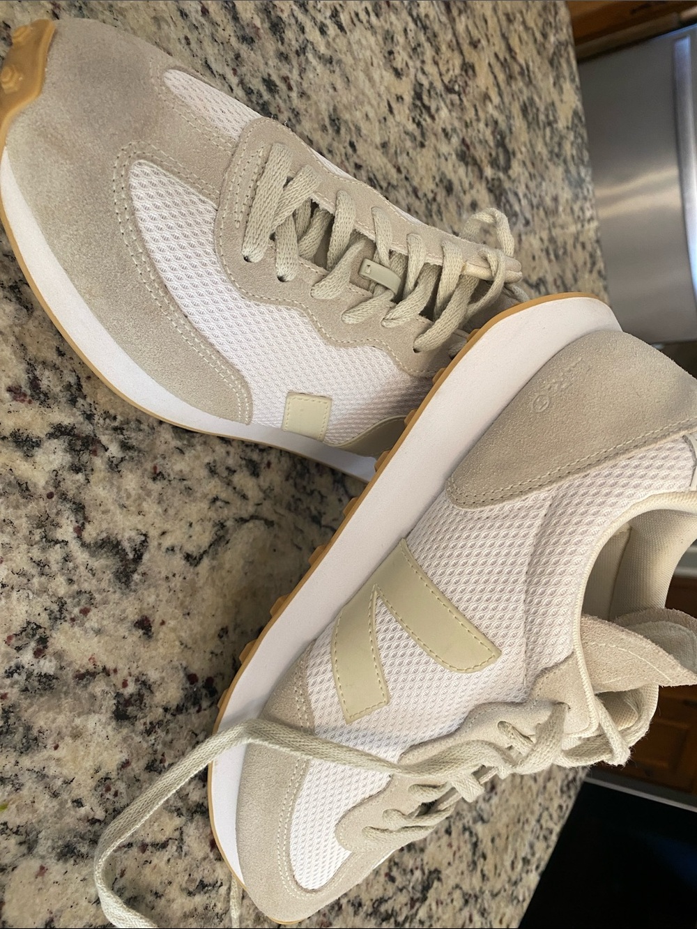 Veja Rio Branco Alveomesh Women's Beige & White Runners